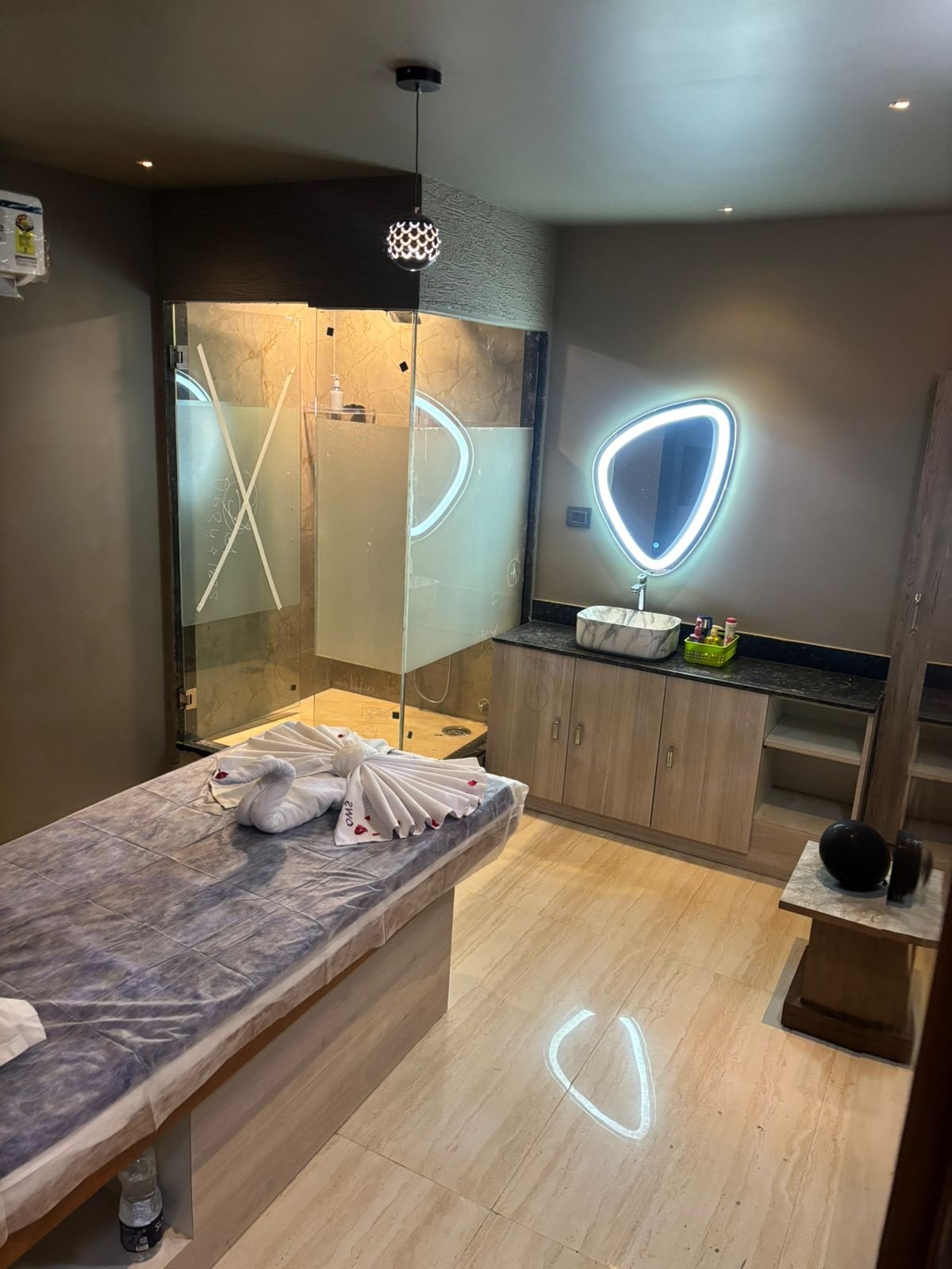 Swedish massage in Ulhasnagar, best massage in Ulhasnagar, hot bed massage